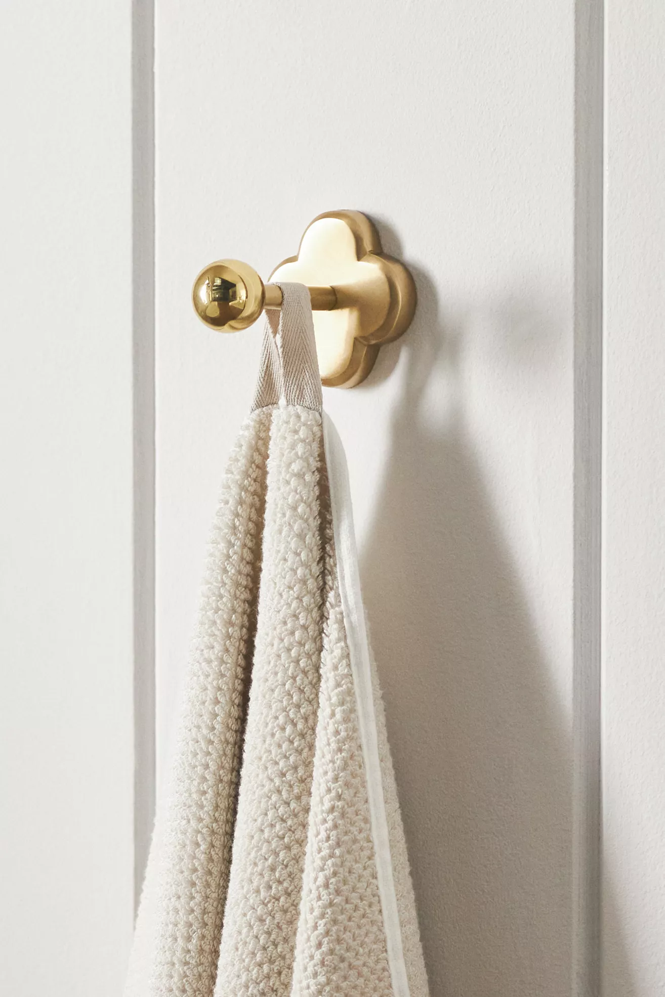 Quinn Clover Brass Bath Hook