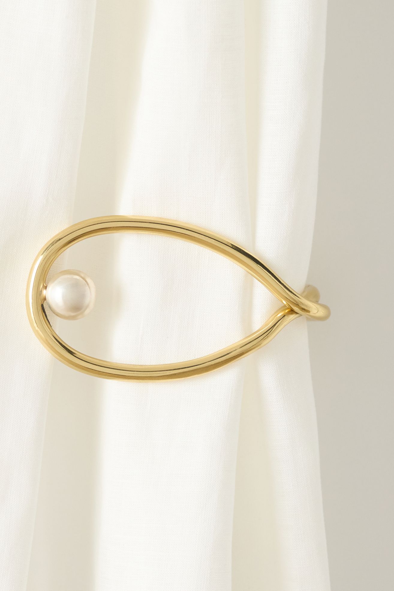 Tiffani Pearl Tieback - Polished Brass, Standard, One Size