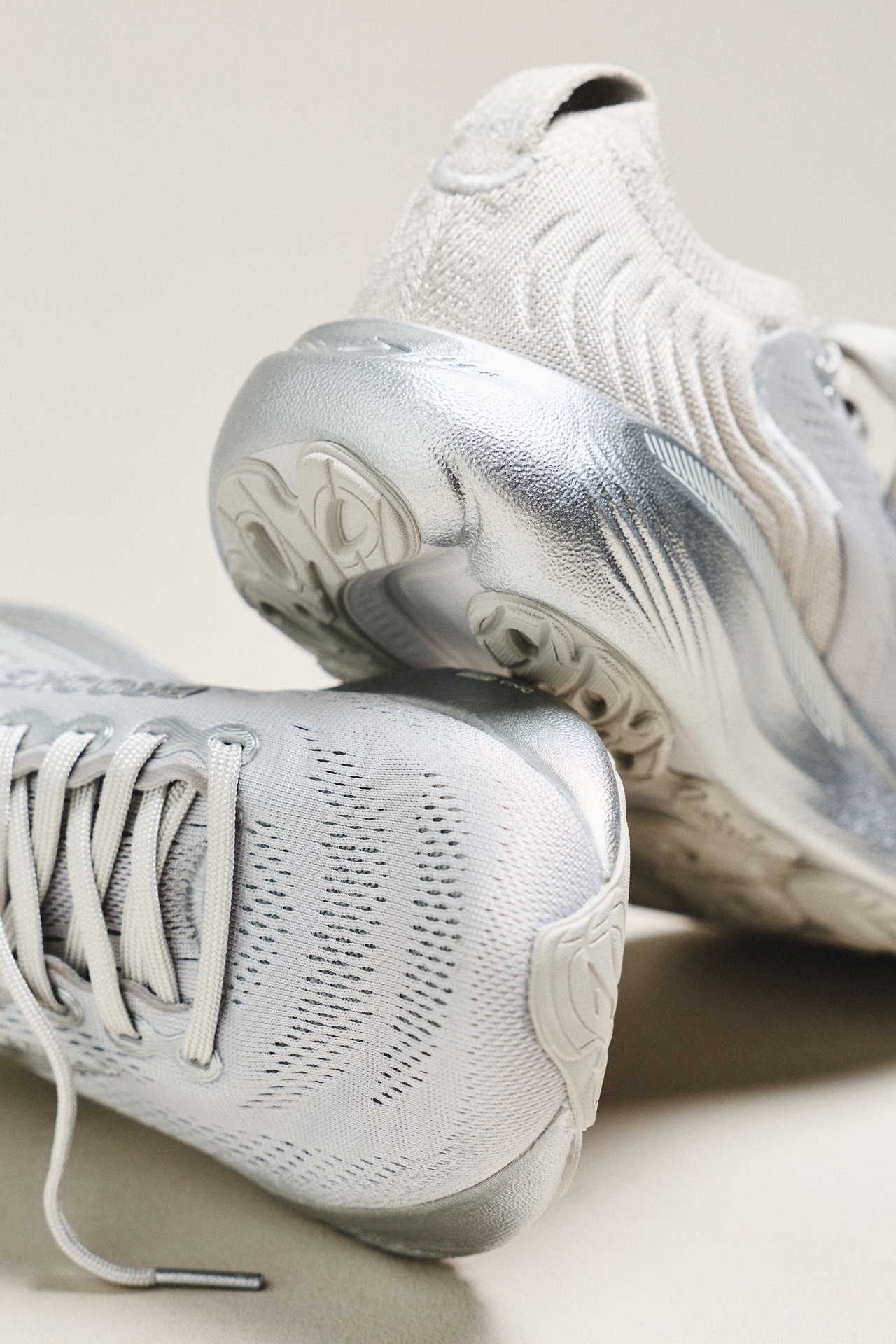 Brooks Adrenaline GTS Sneakers