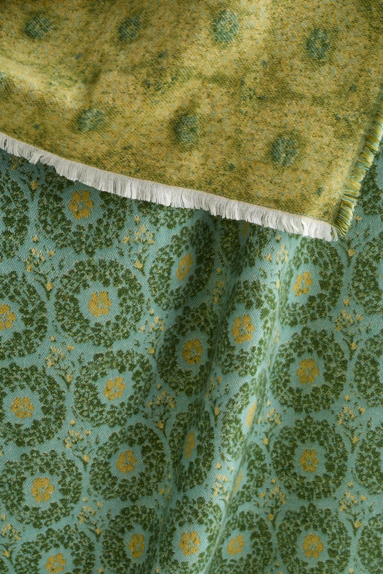 Woven Jacquard Patterned Throw Blanket - thumbnail 2