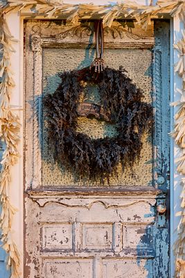 Cascading Black Boughs Wreath