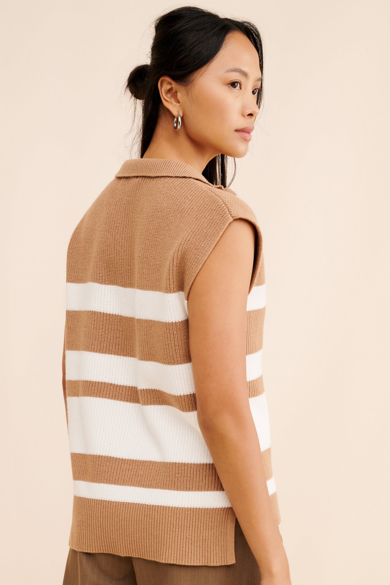 Ellen Tracy Sleevleess Zip Front Sweater