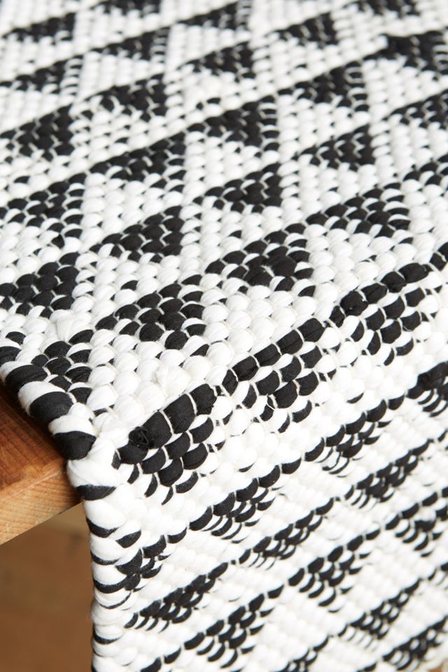 Woven Pyramid Runner #1