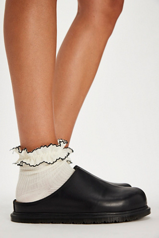 Dr. Martens San Mules product page