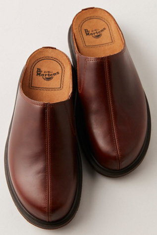 Dr. Martens San Mules product page