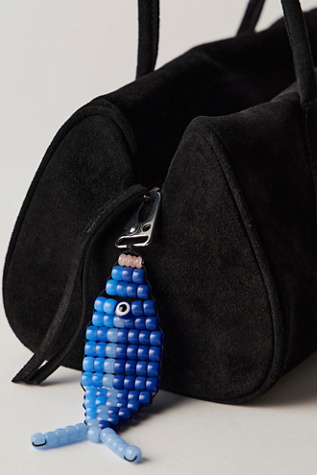 Beaded Fish Bag Charm par Free People en Bleu, pour femme
