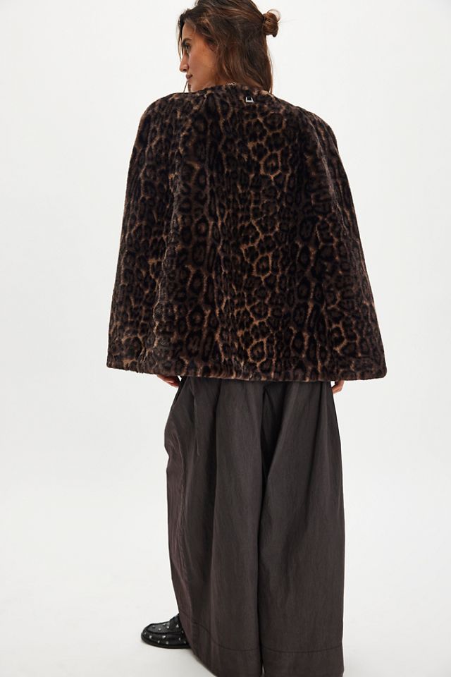 APPARIS Sloan Snow Leopard Cape #1