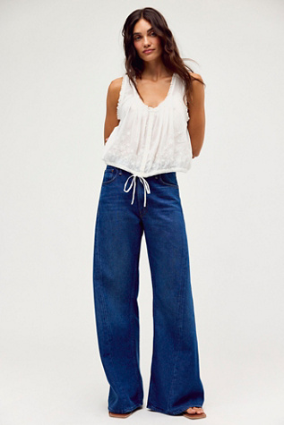 MOTHER The Lemon Twist Jeans at Free People in Medium Wash, Size: 31