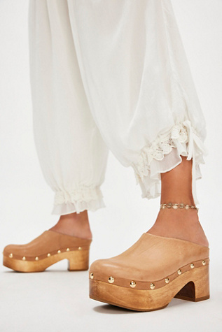 Calli Clogs product page