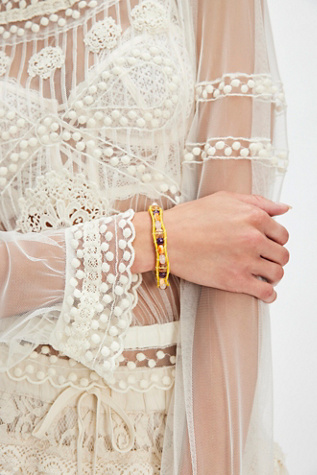 Bracelet en pierre Chan Luu en Yellow, pour femme chez Free People