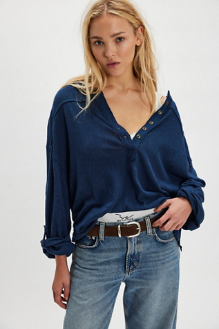 We The Free T-shirt Henley en Coton-Lin en Deep Seas, pour femme taille: XS chez Free People