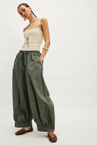 The Rundown Balloon Pants by Free People in Green, Size: L