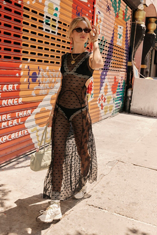 Romance Transparente Slip par Intimately en Black, pour femme chez Free People