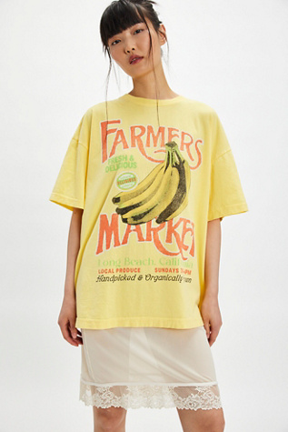 Farmers Market Tee par Ragabond en Banana, pour femme taille: L chez Free People