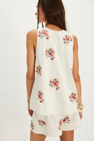 Strada Embroidered Set