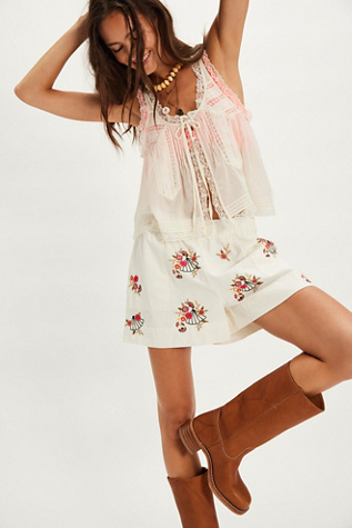 Strada Embroidered Set