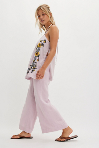 Sightseer Embroidered Linen Set