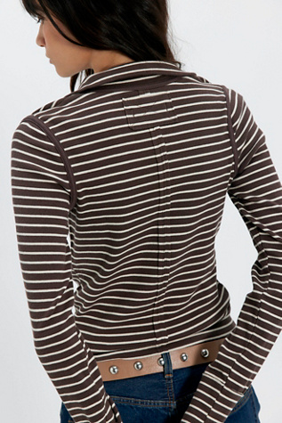 Женский топ We The Free Lake Striped Henley, цвет: Шоколадный комбинированный — фото 2