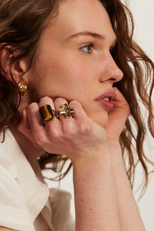 Wolf Ring by Free People in Brown, Size: US 8