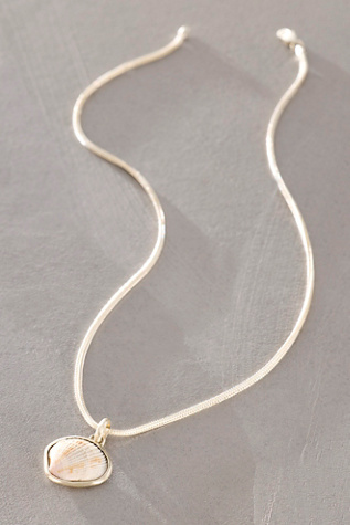 Dunton Ellerkamp Ivory Shell Pendant Necklace