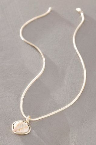 Dunton Ellerkamp Ivory Shell Pendant Necklace