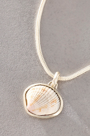 Dunton Ellerkamp Ivory Shell Pendant Necklace