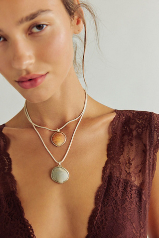 Dunton Ellerkamp Charcoal Shell Pendant Necklace