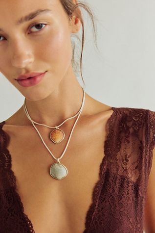 Dunton Ellerkamp Charcoal Shell Pendant Necklace