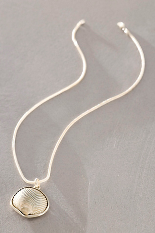 Dunton Ellerkamp Charcoal Shell Pendant Necklace