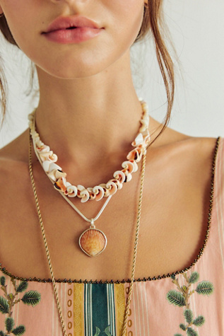 Dunton Ellerkamp Yellow Shell Pendant Necklace