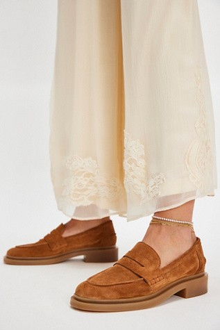 Mocassins Lana par FP Collection en Taupe, pour femme taille: US 7.5 chez Free People