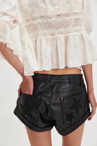 Женские шорты OneTeaspoon Bandits Low-Waist Embellished Leather, цвет: Чёрный — фото 2