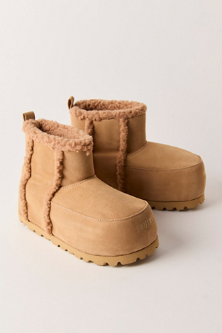 Chunky Cozy Boots