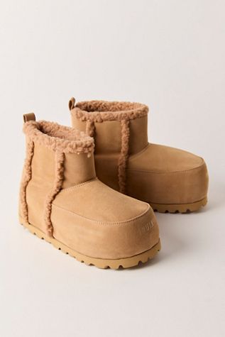 Chunky Cozy Boots