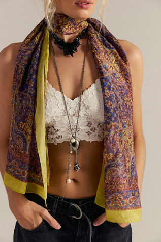 Foulard en Soie Convertible par FP Collection, pour femme chez Free People