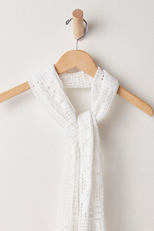 Kettel Crochet Roses Scarf