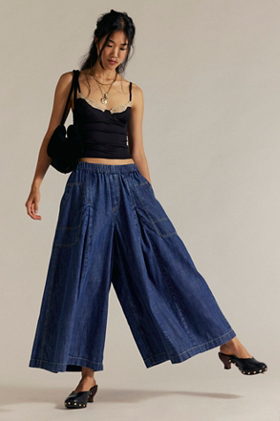 Ludlow Pull-On Culottes by We The Free at Free People in Dark Wash, Size: XS