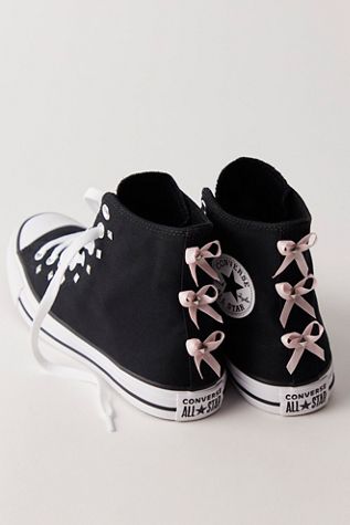 Chuck Taylor All Star Lift Embroidered Blooms Sneakers