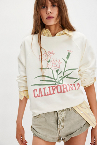 Sweat-shirt ras du cou classique de Californie par Original Retro Brand en Blanc Antique, pour femme chez Free People