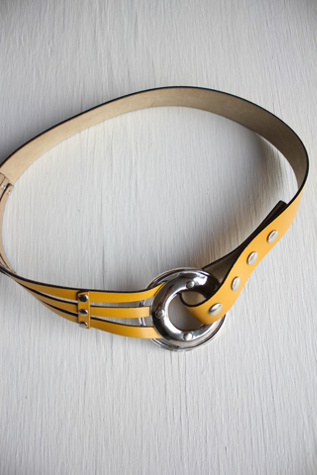 Женский ремень Moons + Junes Vintage Yellow Leather Silver Button Belt Selected, цвет: Жёлтый — фото 3