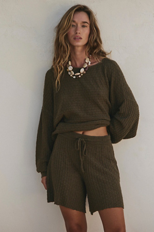 Ensemble short pull Rowan