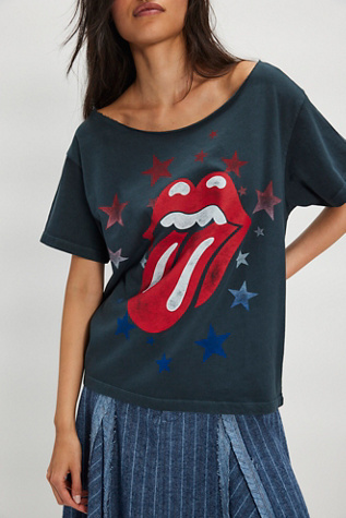T-shirt épaules dénudées The Stones Stars par Daydreamer en Vintage Black, pour femme chez Free People