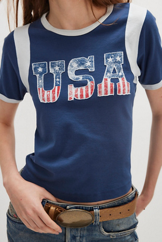 T-shirt Born To Roam par Ragabond en Navy, pour femme chez Free People