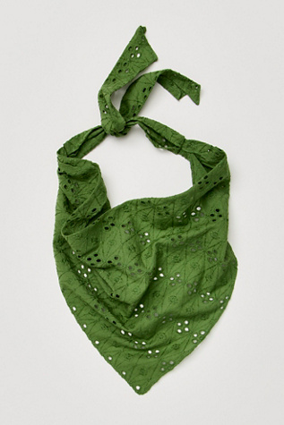 Claro Eyelet Hair Scarf par Free People en Green, pour femme