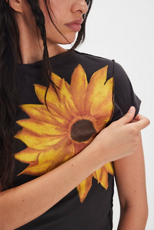 Lola Sunflower Tee