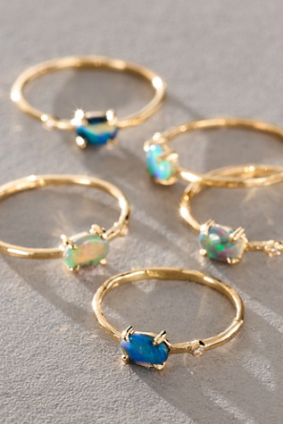 Petite Baleine Wink Ring Opal & Diamond