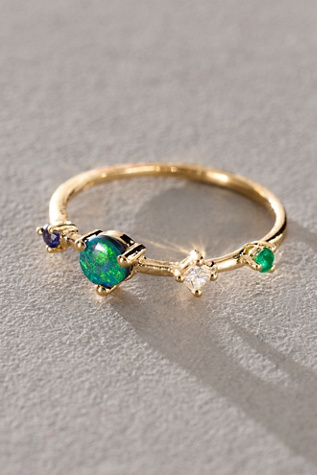 Petite Baleine Dot Dash Opal Sapphire Ring
