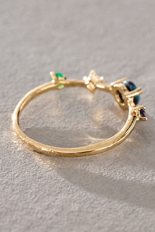 Petite Baleine Dot Dash Opal Sapphire Ring