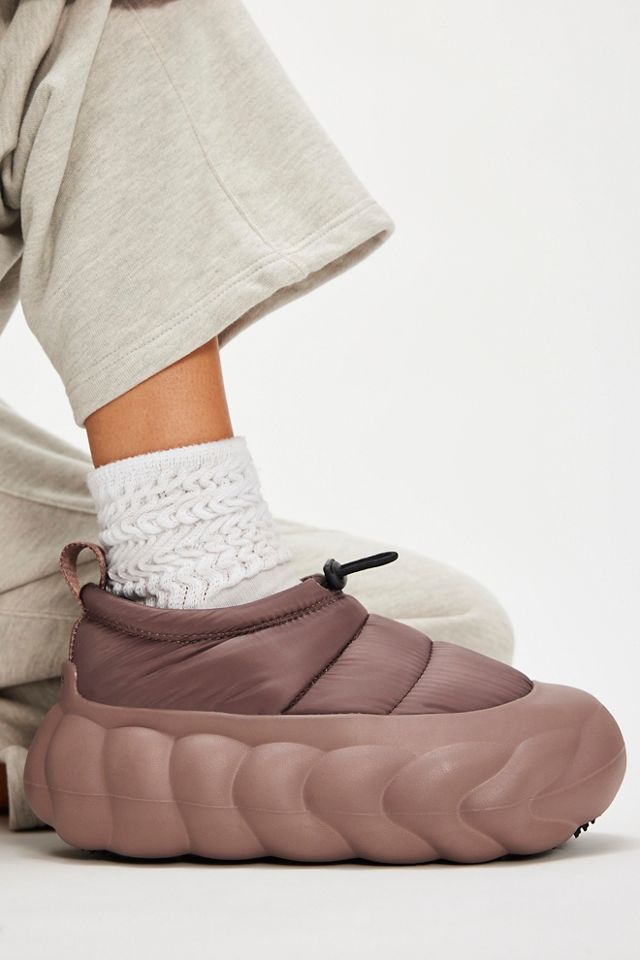 Crocs Overpuff Shorty Slip-Ons