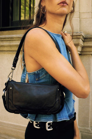 Женская сумка Free People Lillie Leather Shoulder, цвет: Чёрный / Серебряный — фото 6